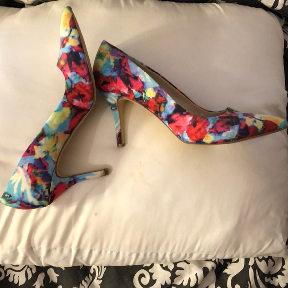 Shoes - Picture 2 of 3